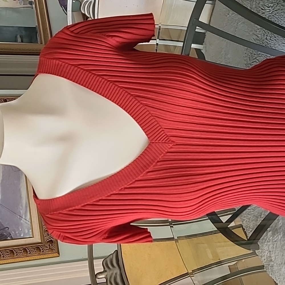 Ladie's Top ❤️ - Picture 2 of 8
